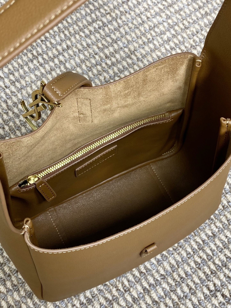 Y51 hobo bags